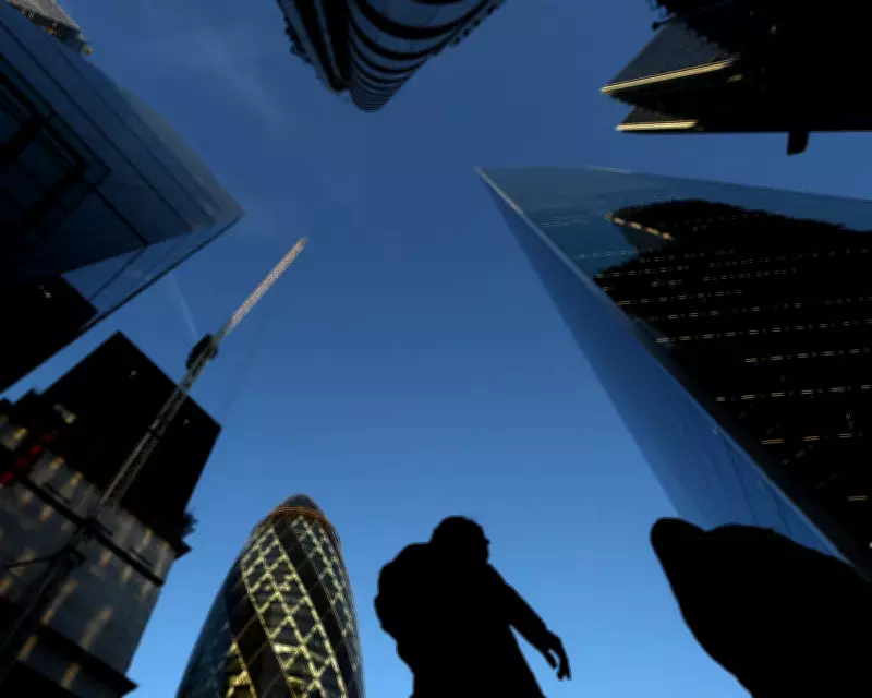 UK Services Sector Job Cuts Deepen Amid Automation Shift