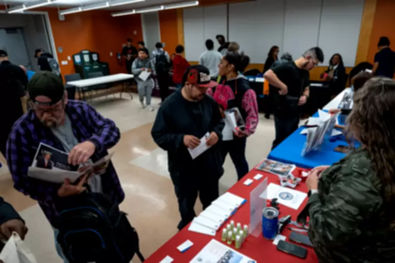 US Jobs Report Faces Further Delay Amid Government Shutdown Standoff