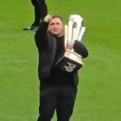 Luke Littler Taunts Tottenham Fans at Old Trafford During Man Utd Win