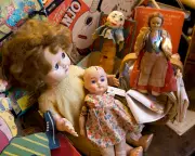 Art and Antiques Fuel UK Retail's Strongest Monthly Sales Rise Since 2024