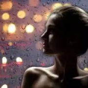 Dark Showers: Wellness Trend Promises Better Sleep Despite Hazards