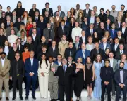 Del Toro and Anderson Recreate Iconic Shining Photo at Oscars Luncheon