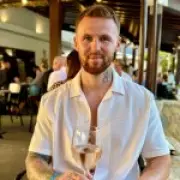 Entrepreneur Reveals 34 Bank Accounts Strategy for Financial Freedom