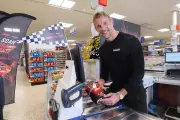 F1 Champion Jenson Button Loses to Shop Assistant in Doritos Scan Grand Prix