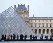 French Police Crack Down on Louvre Ticket Fraud Ring
