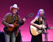 Gillian Welch and David Rawlings Deliver Haunting Folk Mastery on 2026 Australian Tour
