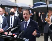 Israeli President Herzog Visits Bondi Beach, Issues Antisemitism Warning
