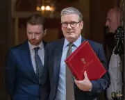 Labour MP Demands 'Clearout' of Starmer's No 10 Advisers Amid Mandelson Row