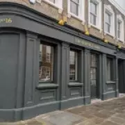 London's New Michelin-Starred Pub Draws Crowds with Exceptional Roasts