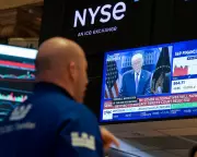 Markets React as US Supreme Court Blocks Trump Tariffs, Sparking Trade War Fears