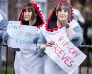 MPs Slam Student Loan System as 'Outrageous Scam' on Graduates