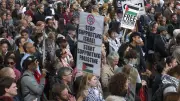 Over 1,000 UK Councillors Sign Palestine Solidarity Pledge Amid Political Tensions