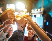 Pub Queue Debate: Orderly Lines vs. Traditional Bar Scrum