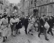 Robert Capa Exhibition Reveals War Photographer's Revolutionary Style