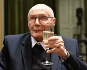 Steven Isserlis Celebrates György Kurtág's Centenary and Musical Legacy