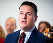 Streeting's Mandelson WhatsApps Reveal Leadership Fears and Election Doubts