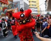 Thai Police Use Undercover Lion Dancers to Capture Thief in Bangkok