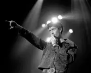 Witnessing Music Legends Before Fame: Fan Stories from Oasis to Bowie