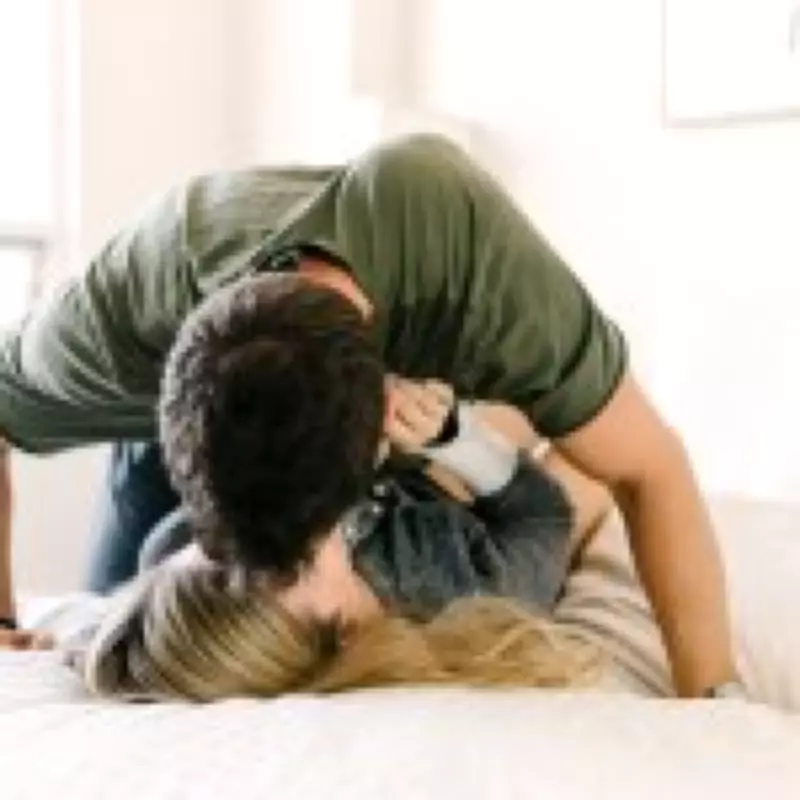 A Date Night Derailed: When Unpleasant Odors Halt Intimacy