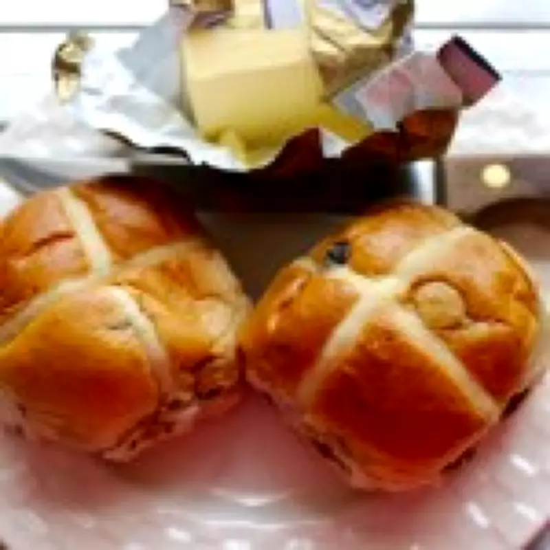 Asda's Hot Cross Buns Rival M&S in Taste Test, Cost Over £1 Less