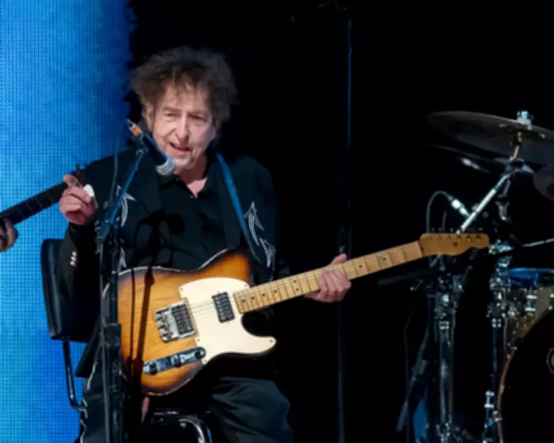Bob Dylan's Mysterious Patreon Venture: AI Lectures and Historical Curiosities