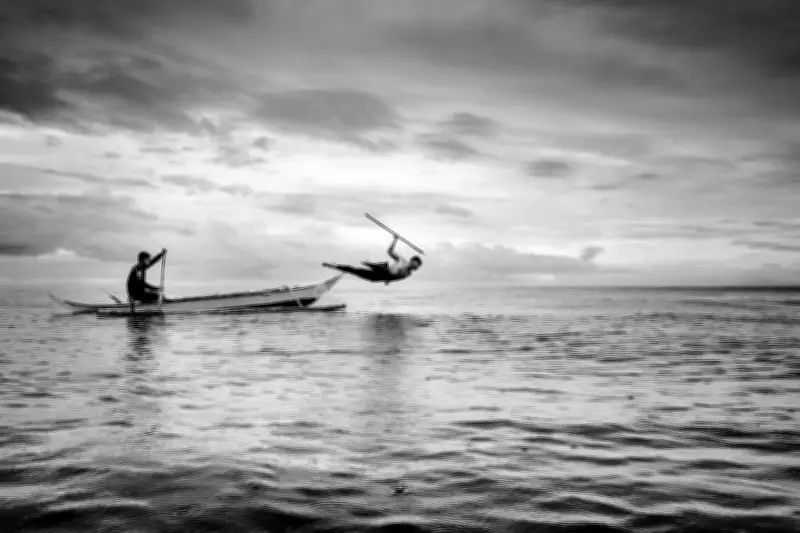 Filipino Photographer Captures Spearfishers in Stormy Seas on Phone Camera