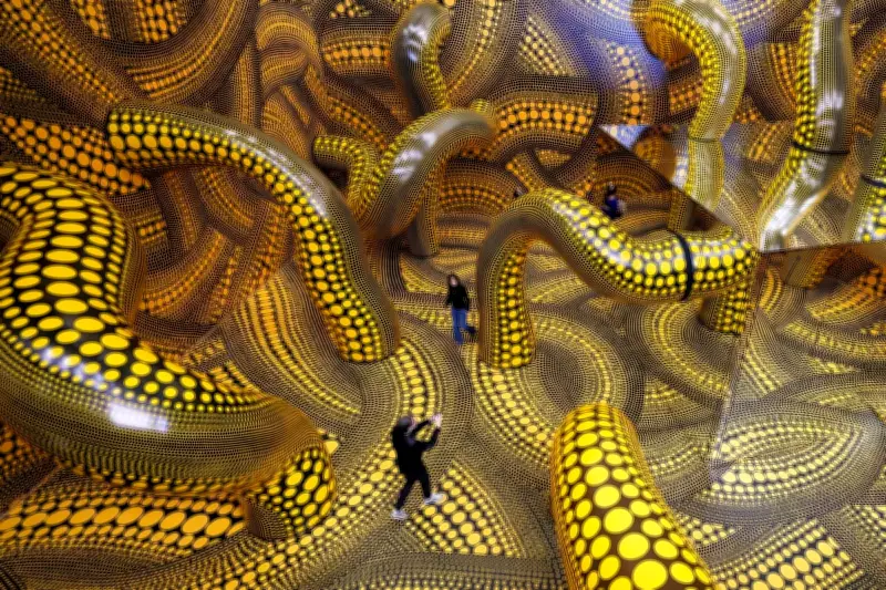 Global Photo Highlights: Art, Conflict, and Markets on March 12, 2026