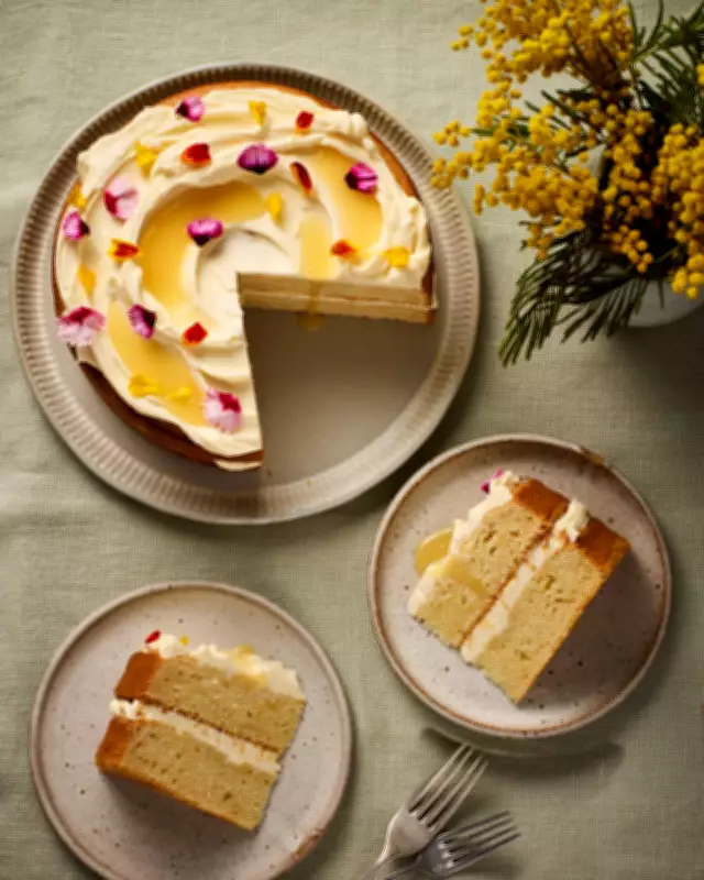 Helen Goh's Lemon Curd Layer Cake Recipe: A Zesty Delight