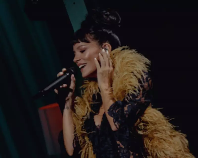 Lily Allen's Glasgow Comeback Show: A Stiff, Theatrical Performance