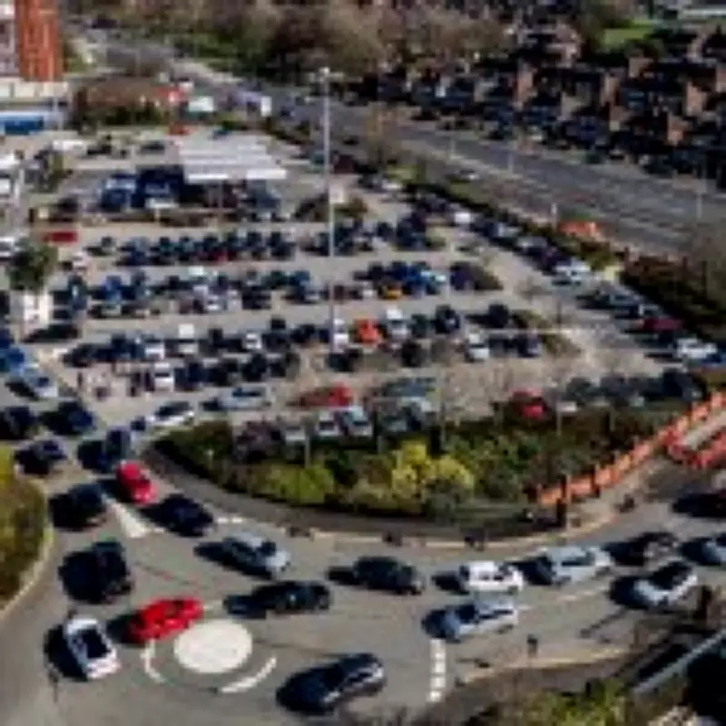 London Mayor Urges Calm Amid Fuel Panic Buying Fears After Middle East Crisis