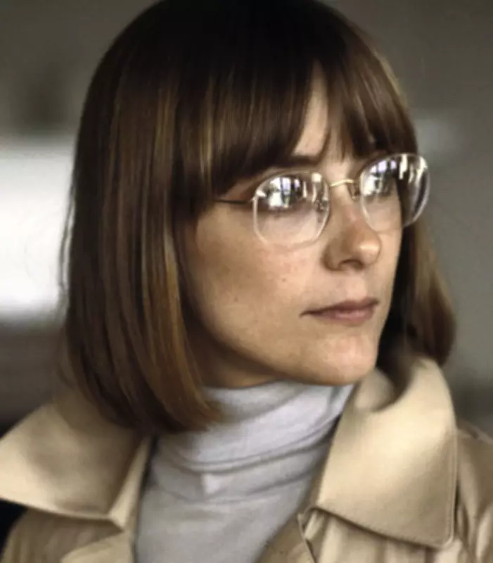 Mary Beth Hurt, Star of Interiors and Garp, Dies at 79 After Alzheimer's Battle