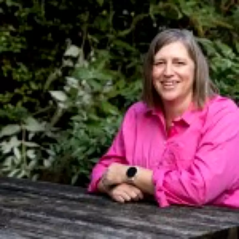 Mother's Outrage as Elderly Woman Calls Her Toddler a 'Knob' Over Ginger Hair