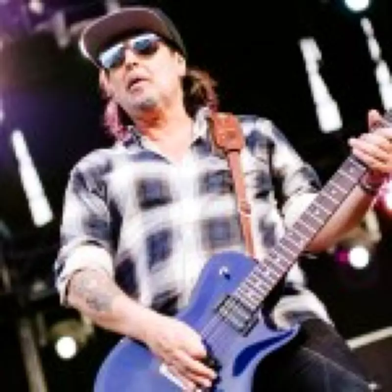 Motörhead Guitarist Phil Campbell Dies at 64 After Intensive Care Battle