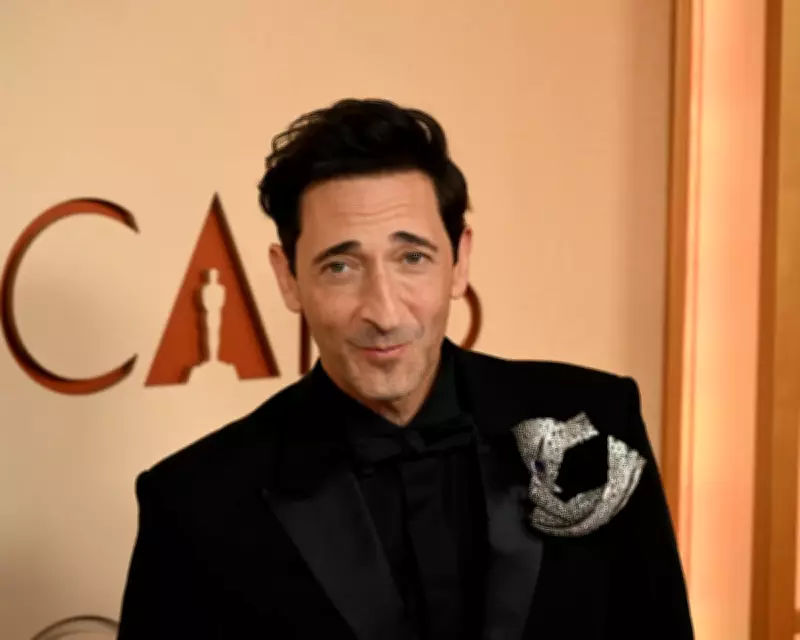 Oscars 2026: Men's Lapel Pins Spark Fashion Debate and Political Statements