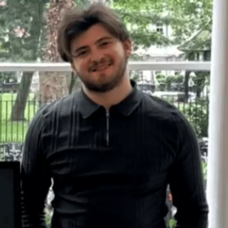 Sales Broker's Fatal Fall from Soho Rooftop After Solo Pub Crawl