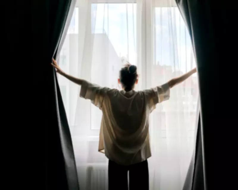 The Dutch Method: Open Curtains for Better Sleep and Community
