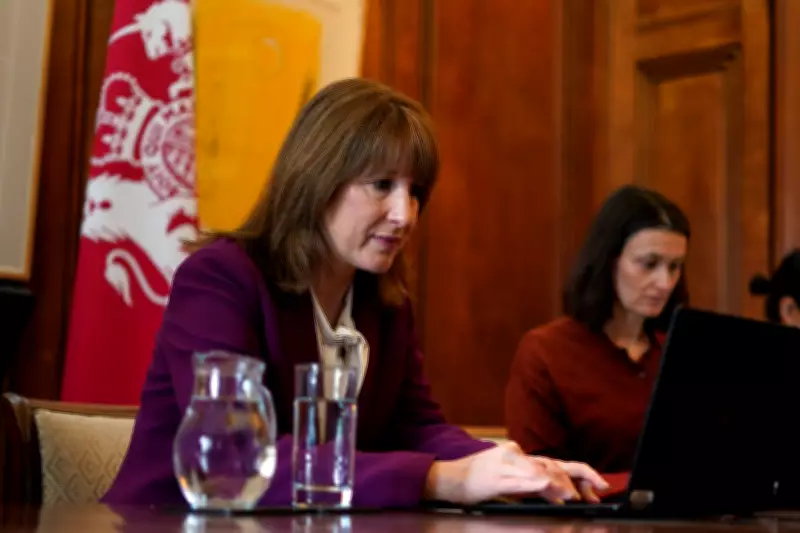 UK Government Borrowing Costs Hit Post-2008 High, Squeezing Reeves' Budget