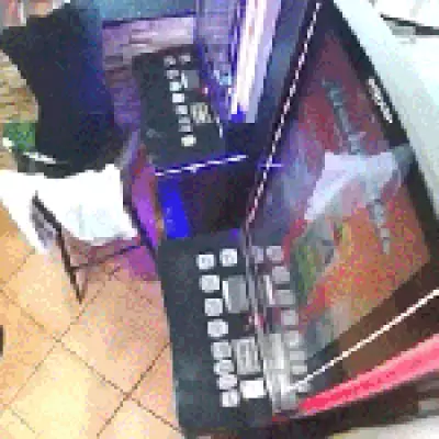 Bar Staff Mistake Machete Robber for Prankster Neighbor in Malaga