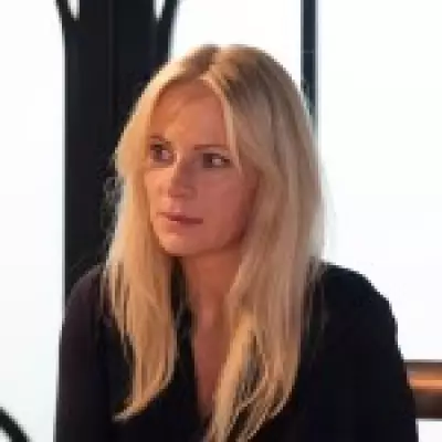 Coronation Street Wedding Drama: Lisa Swain Changes Mind About Carla's Lavish Nuptials