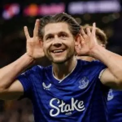 Everton's James Tarkowski Injured, Misses Arsenal Clash as Moyes Adjusts Defense