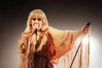 Self Esteem Shines in Dated Teeth 'N' Smiles Revival at Duke of York's