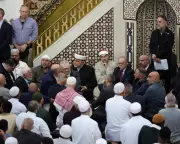 Albanese Heckled at Sydney Mosque During Eid Visit, Blames Extremist Ban