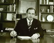 Alexander Butterfield, Nixon Aide Who Revealed Watergate Tapes, Dies at 99