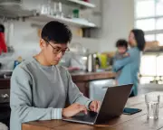 Australian Gen Z Fathers Hold Traditional Views on Gender Roles in Parenting