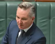 Australia's Fuel Crisis Deepens as Hundreds of Stations Run Dry, Government Inks Singapore Deal