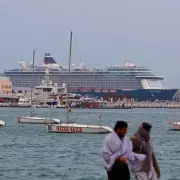 British Cruise Passengers Stranded in Dubai as Iran Threatens Ships