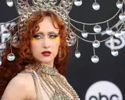 Chappell Roan Incident Sparks Debate on Celebrity-Fan Dynamics