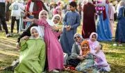 Global Eid al-Fitr Celebrations Unite Muslims Amidst Middle East Conflict
