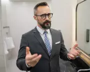 How to Identify and Deal with Conversational Narcissists in Daily Life