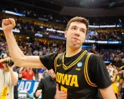 Iowa Stuns Defending Champions Florida in NCAA Tournament Thriller
